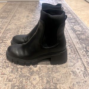 Like new Steve Madden boot